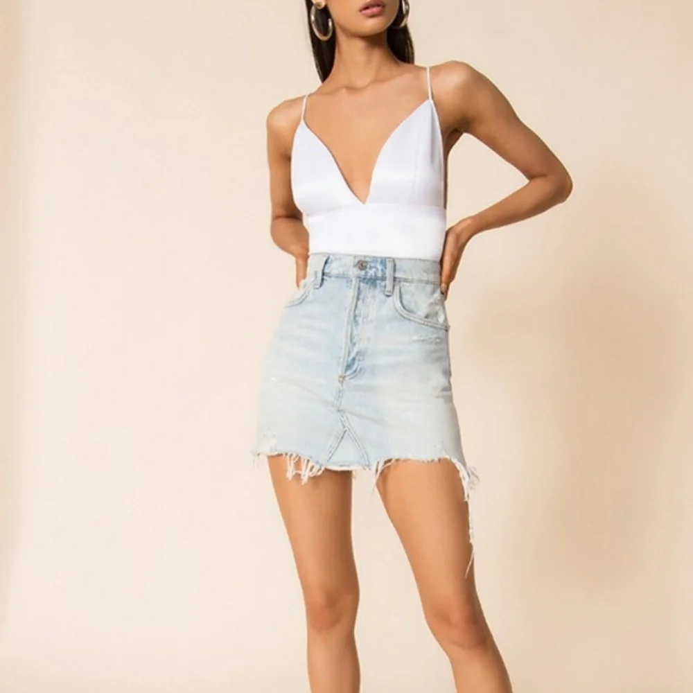 Superdown Gene Satin Top - White XS V-Neck Women's Top - Picture 8 of 8